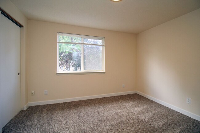 Building Photo - 17-23 SE 127th Ave