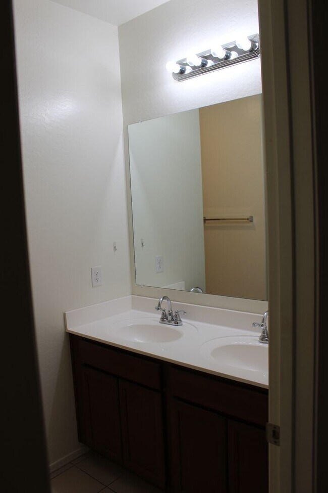 Building Photo - 250 W Kona Dr