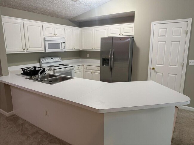 Building Photo - 1001 Holly Dr