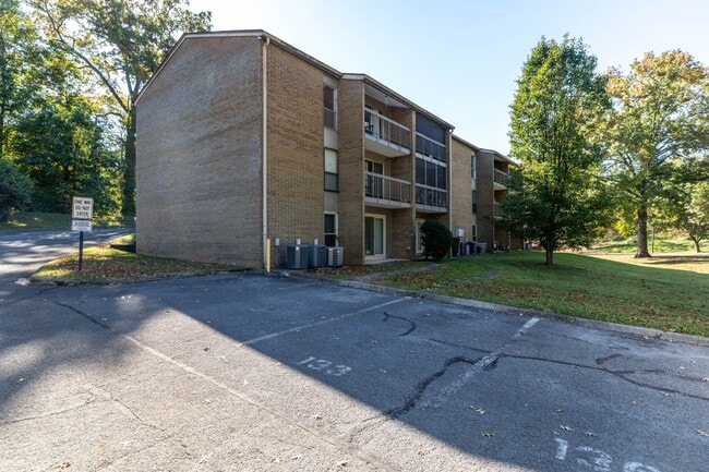 Building Photo - 407 Canberra Dr