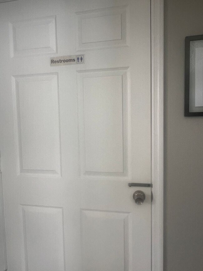 Building Photo - Fabulous Newly available Seasonal Rental i...