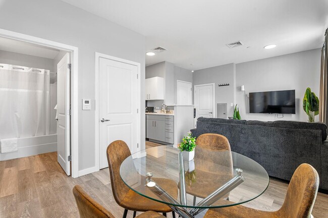 Building Photo - 95 Broadway-SI ID1240370P