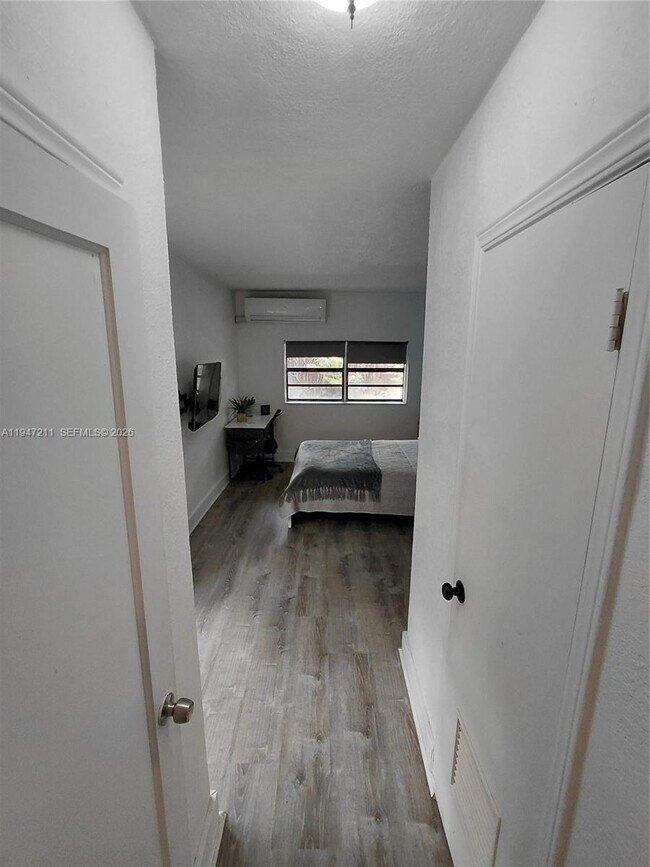 Building Photo - 1050 NE 82nd St