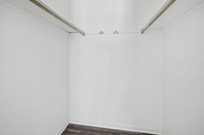 Building Photo - 402 Sandalwood Ln