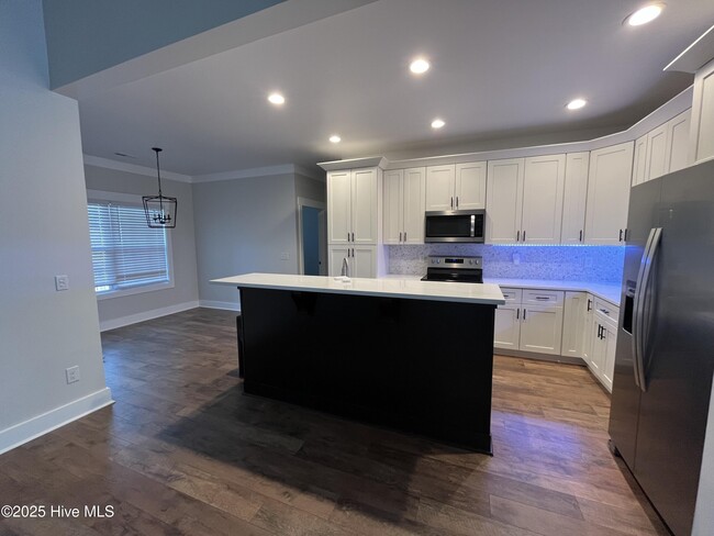Building Photo - 604 Creekway Cir SE