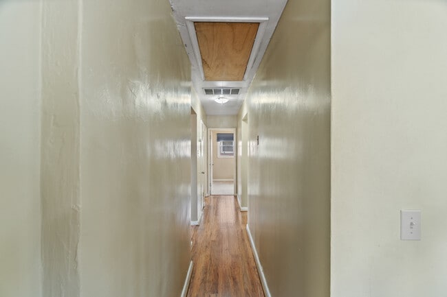 Building Photo - 209 W Bayview Blvd