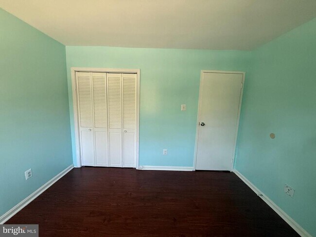 Building Photo - 8766 Walutes Cir