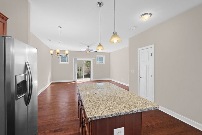 Building Photo - Beautiful 2-Bedroom Townhouse Near NCSU, Available June 15!