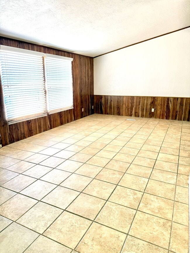 Building Photo - Beautiful Home with Quiet Location
