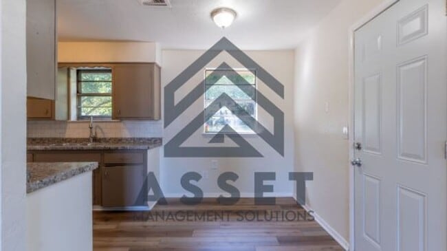 Building Photo - 4 Bedroom Available for Lease & Rent to Own!