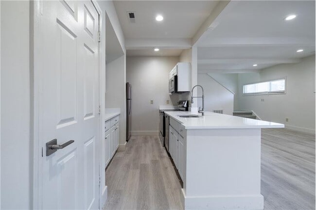 Building Photo - 206 Montoya Dr