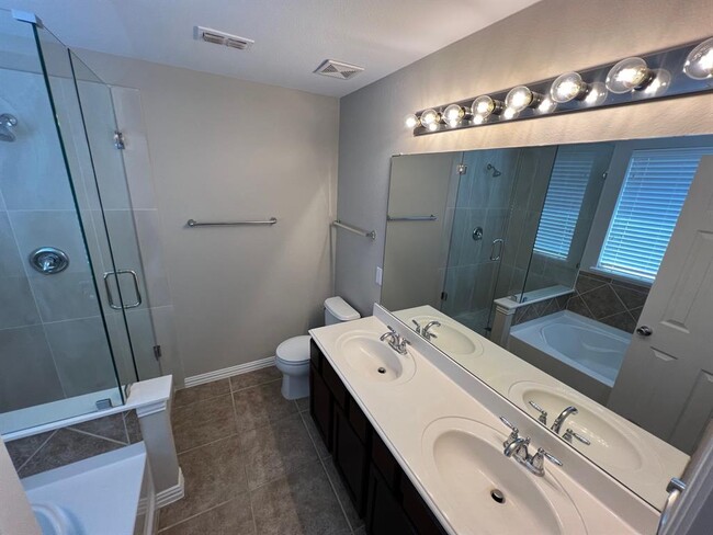 Building Photo - 922 Fulbourne Dr