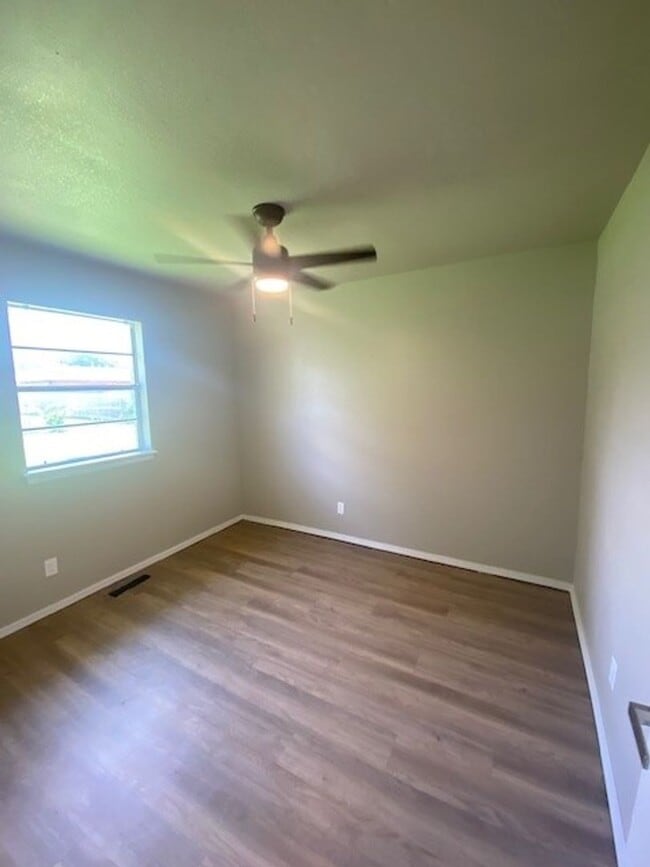 Building Photo - Remodeled 3 Bedroom - Union Schools! Self-...