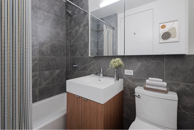 Building Photo - 301 E 94th St