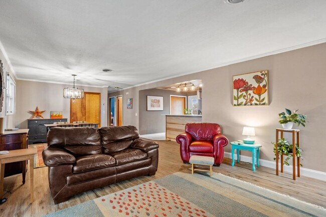 Building Photo - 3 Bedroom / 2.5 Bath Home ? Johnson City, TN