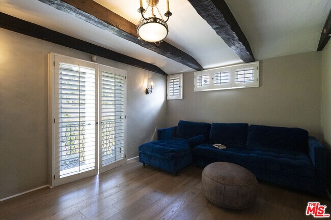 Building Photo - 1407 N Beverly Dr