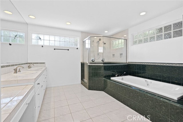 Building Photo - 2501 Blue Water Dr