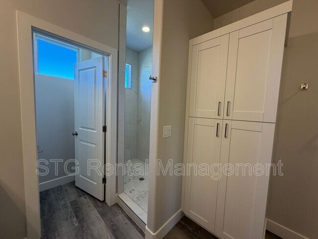 Building Photo - 1098 S 4380 W
