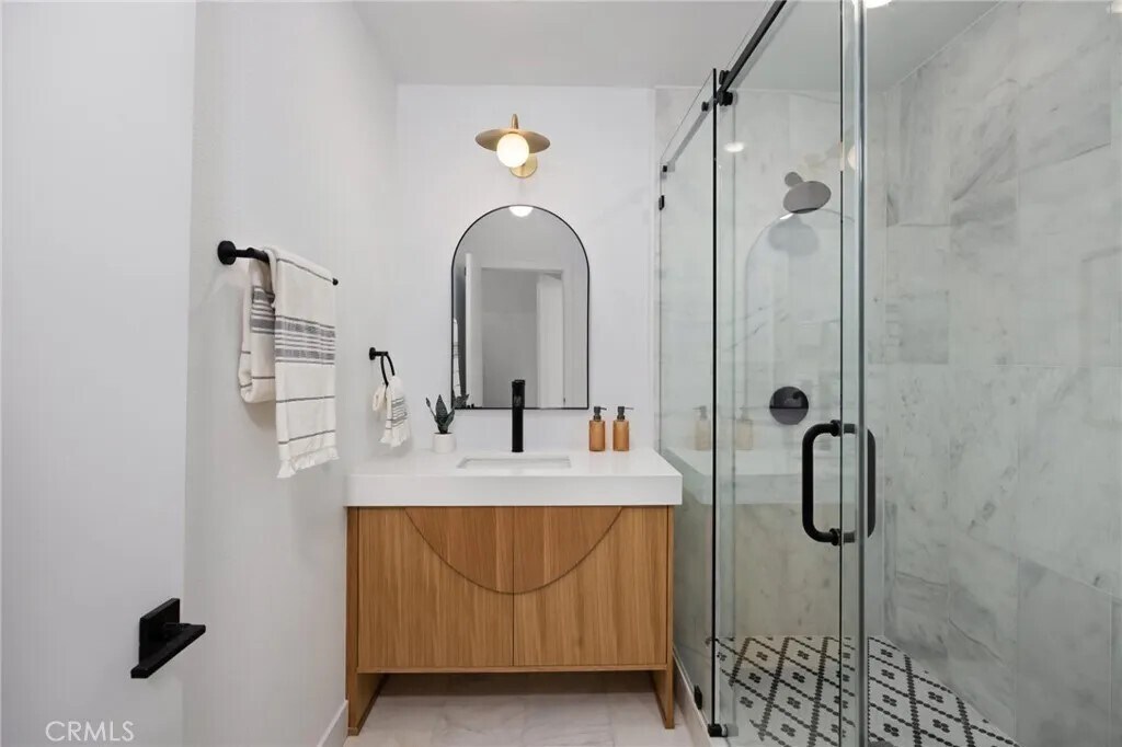 Building Photo - 3518 S Burnside Ave