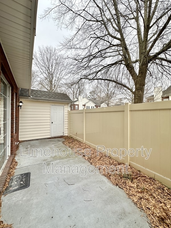 Building Photo - 5872 Ludington Dr