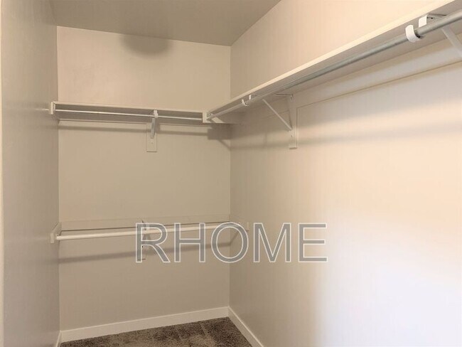 Building Photo - 14257 South Side Hill Ln