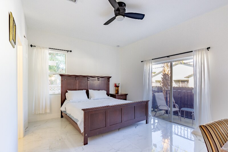 Building Photo - 2213 Simms St