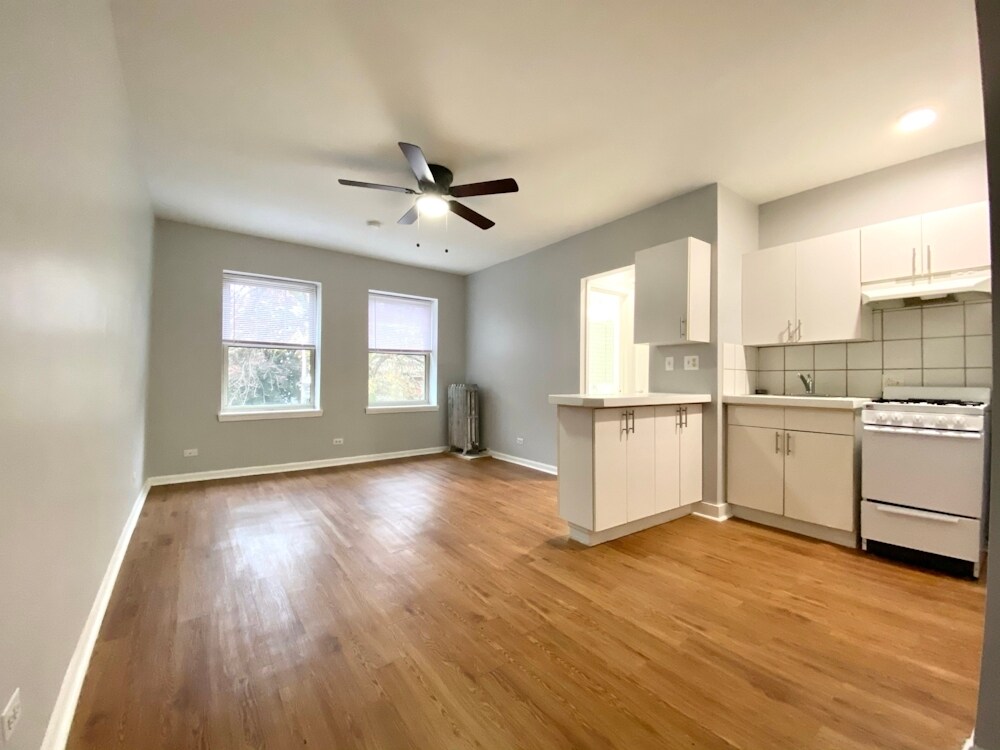 Building Photo - 4031 N Kenmore Ave