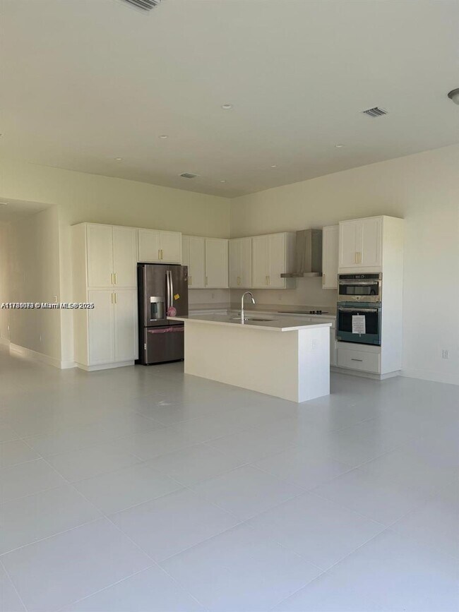 Building Photo - 14430 SW 18th St