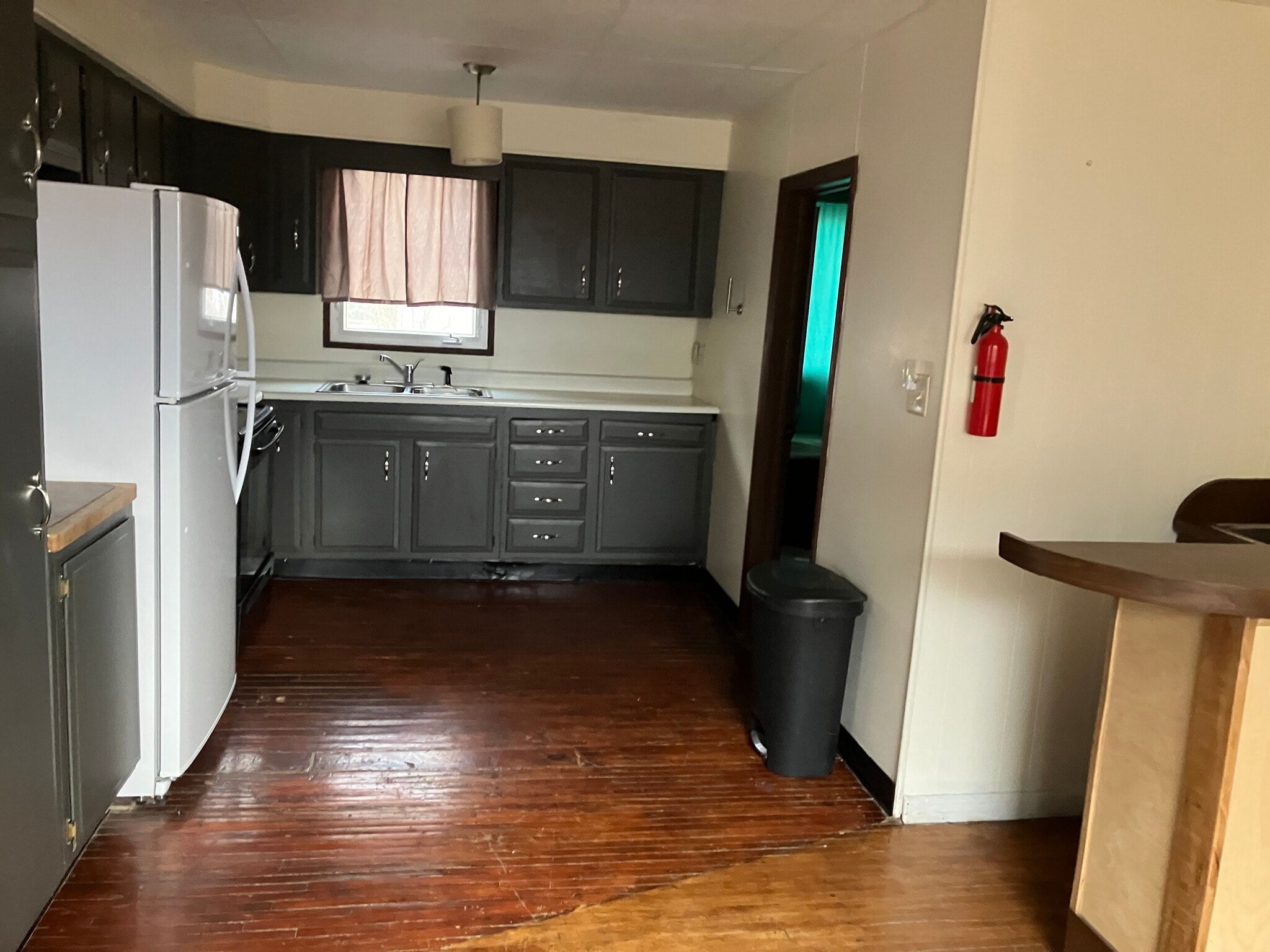 Building Photo - 517 11th Ave W