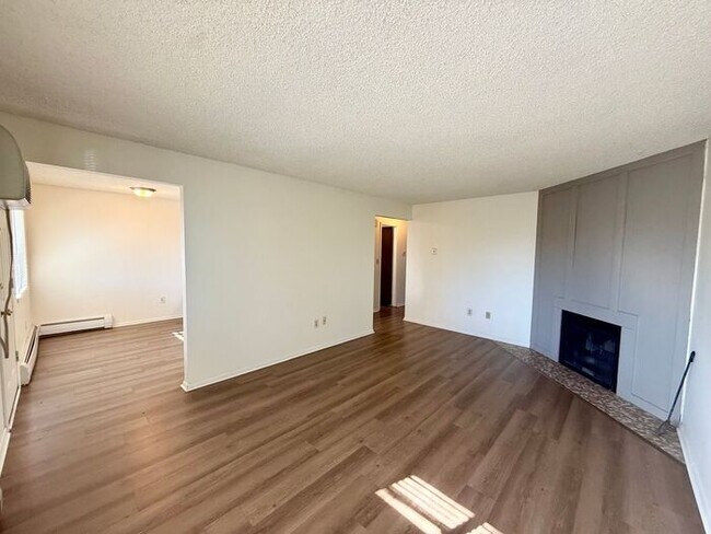 Building Photo - Move in specials - Pick One - Flexible lease terms are available  - 2 Bed, 1 Bath Apartment.