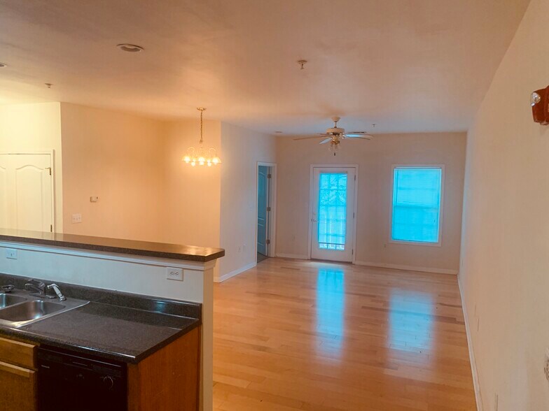 Building Photo - 7712 Autry Cir