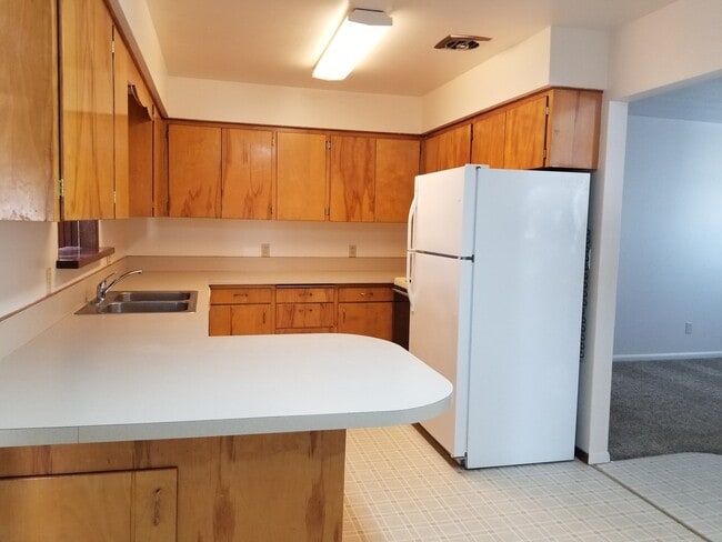 Building Photo - CHRISTMAS SPECIAL - 1/2 OFF DECEMBER RENT