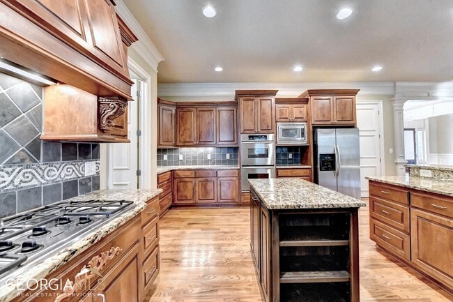 Building Photo - 8920 Doral Dr