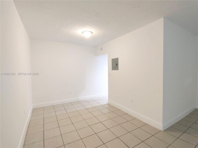 Building Photo - 1265 W 24th St