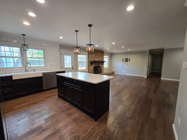 Building Photo - 3456 Regiment Dr