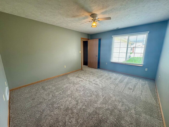 Building Photo - 3 bed 2 bath ZERO entry townhouse in Capitol Beach