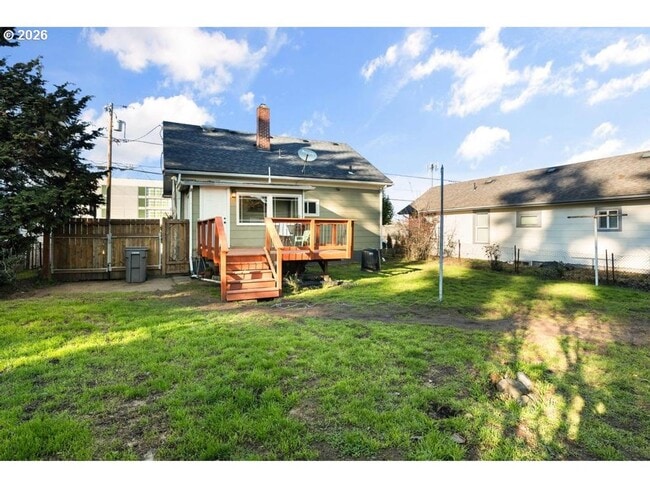 Building Photo - Classic Portland bungalow in Northeast Portland Available July 1st!