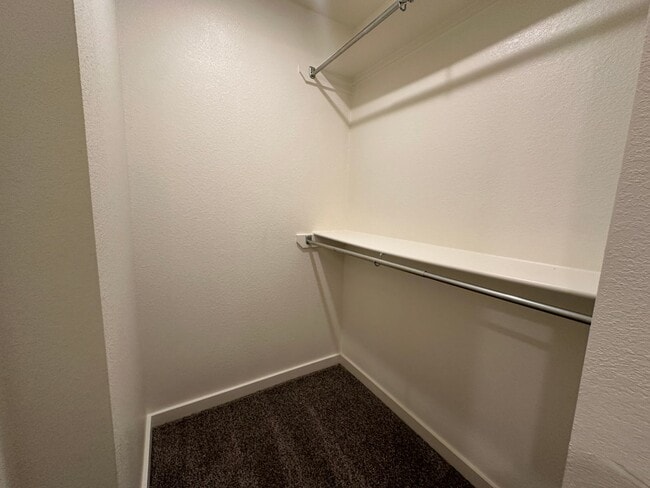 Building Photo - For Lease | 3 Bed, 2.5 Bath |1,688 Sq Ft |...