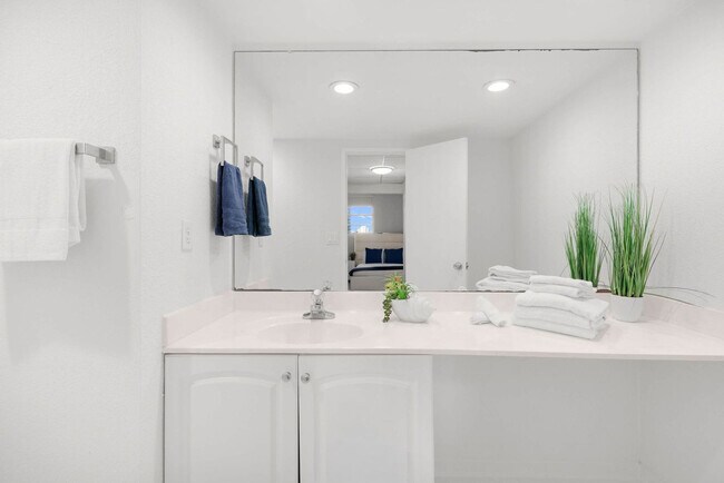 Building Photo - 4001 S Ocean Dr