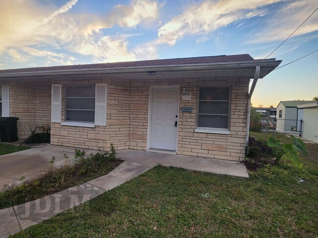 Primary Photo - 12515 1st Is