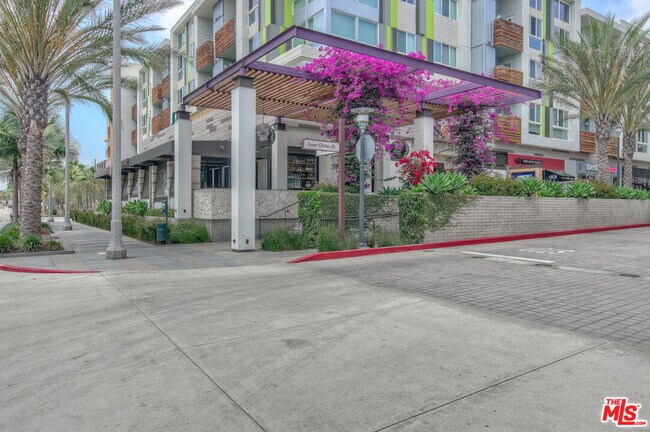 Building Photo - 12875 W Runway Rd