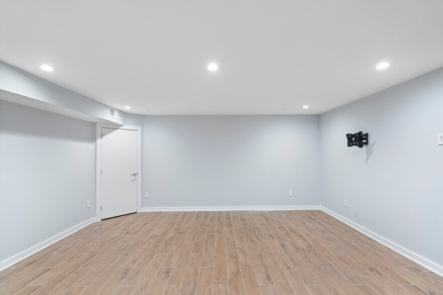Building Photo - 869 Corinthian Ave