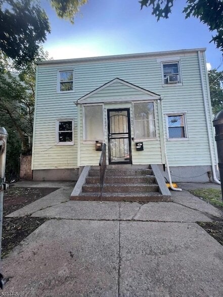 Building Photo - 105 Hanford St