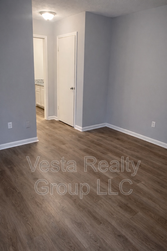 Building Photo - 5650 Waterford Ct