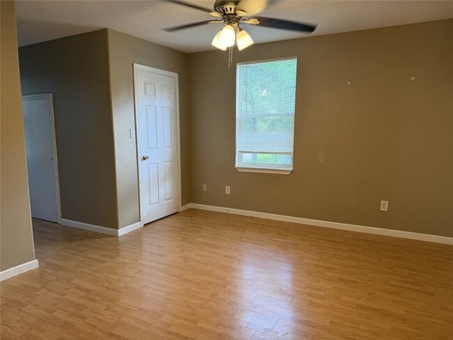 Building Photo - 6005 Beech Dr
