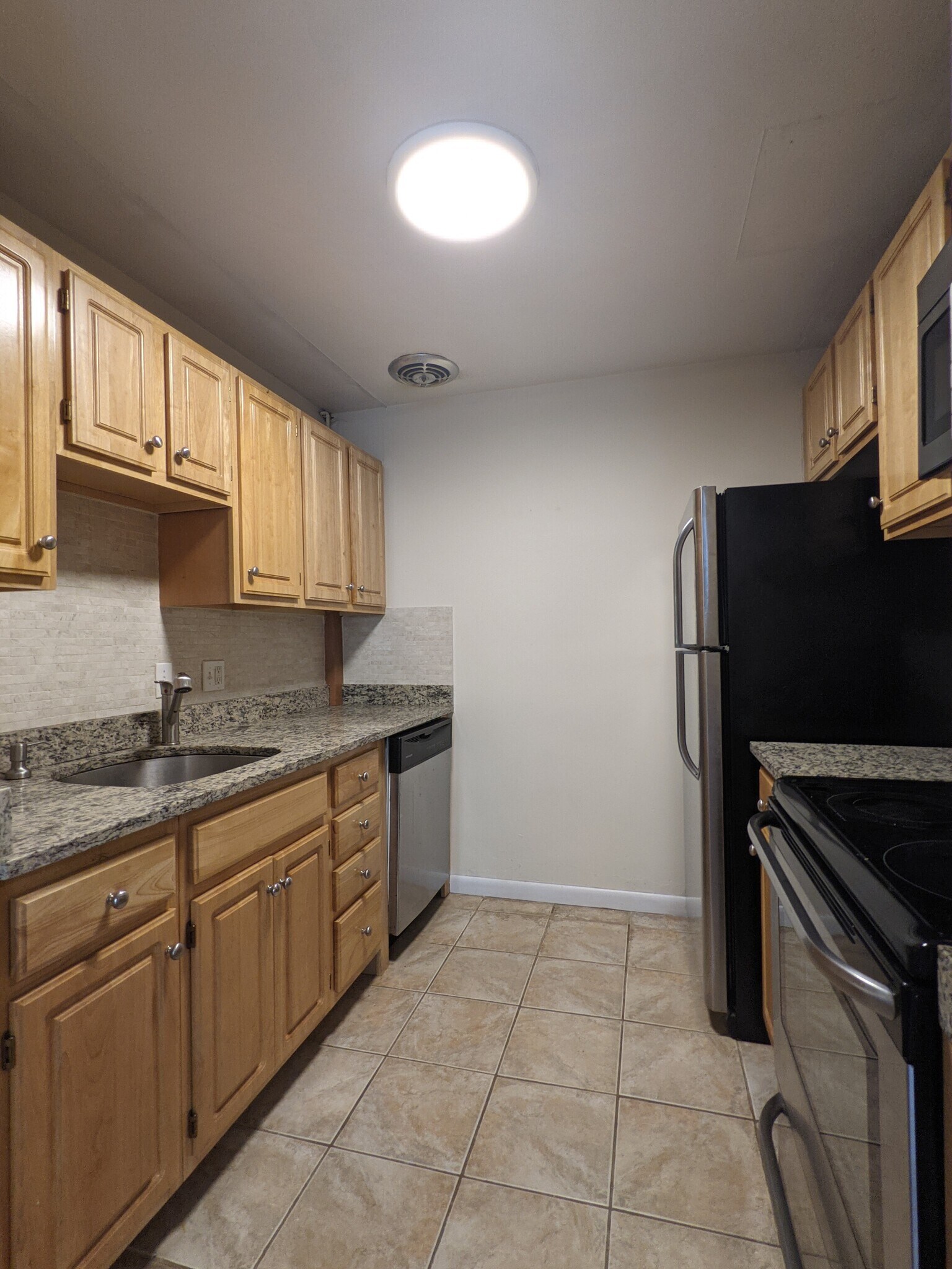 Building Photo - 222 Babcock St