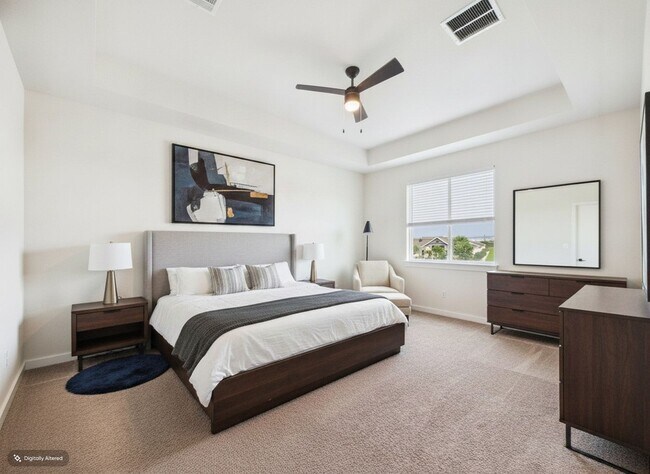 Building Photo - Great Townhouse with private yard