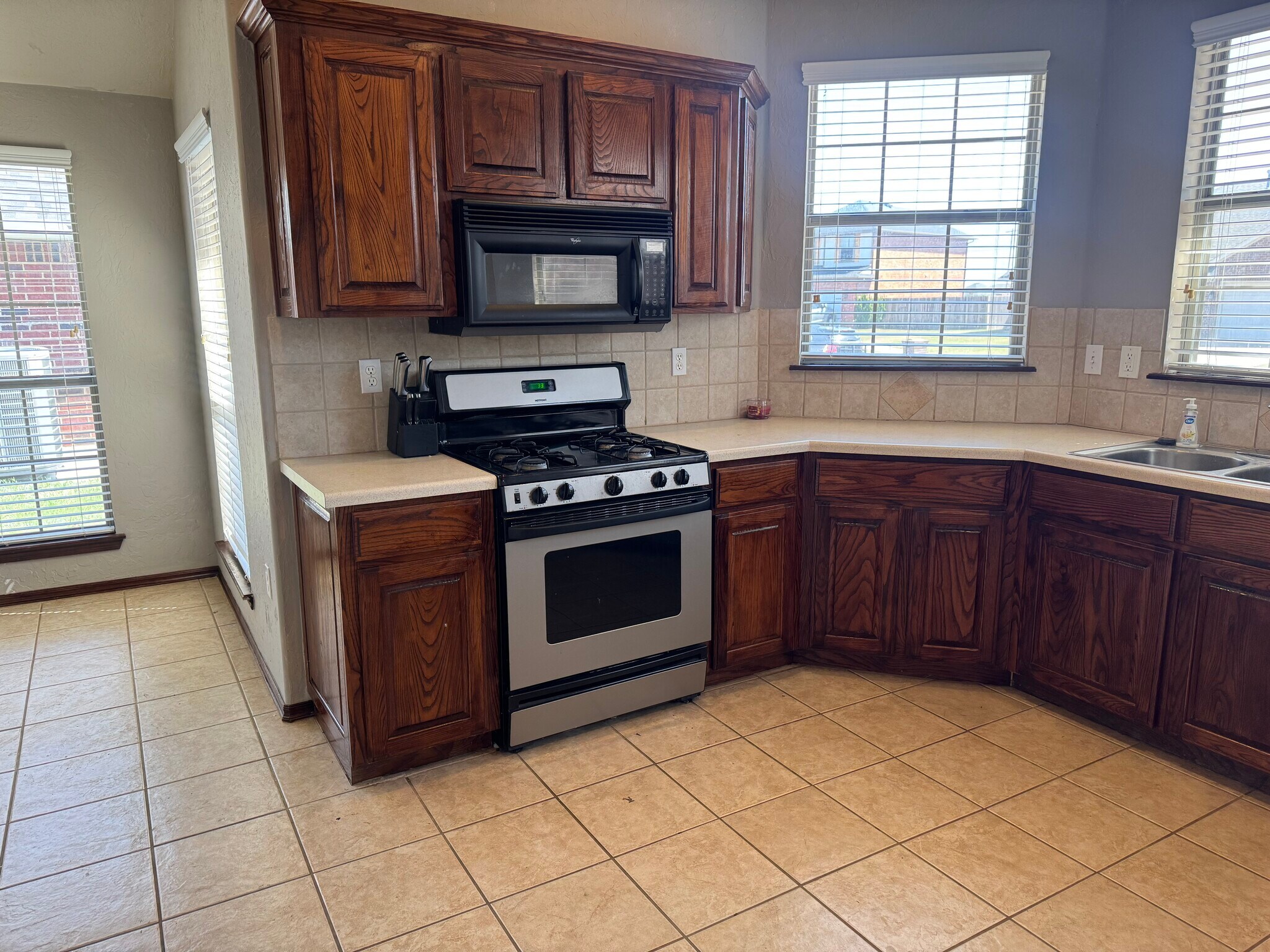 Building Photo - 505 SW 164th Ter