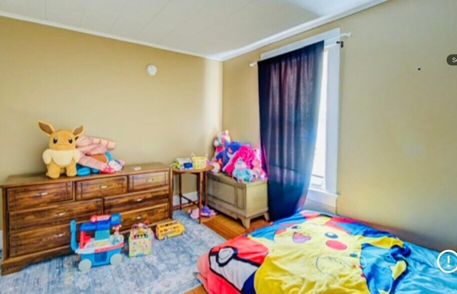 Building Photo - 205 W Fulton St