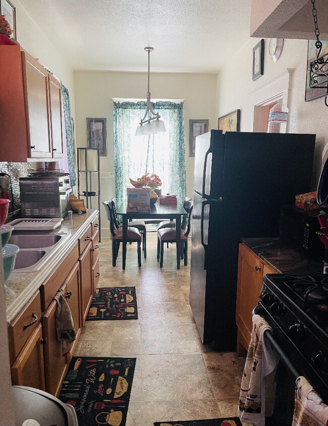 The bigger apt have many rooms - The Lindsay Furnished Apartments